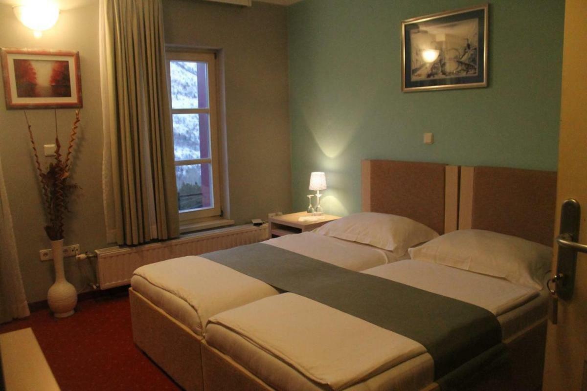 Hotel Snjezna Kuca - Nature Park Of Bosnia Herzegovina Padezina Екстер'єр фото